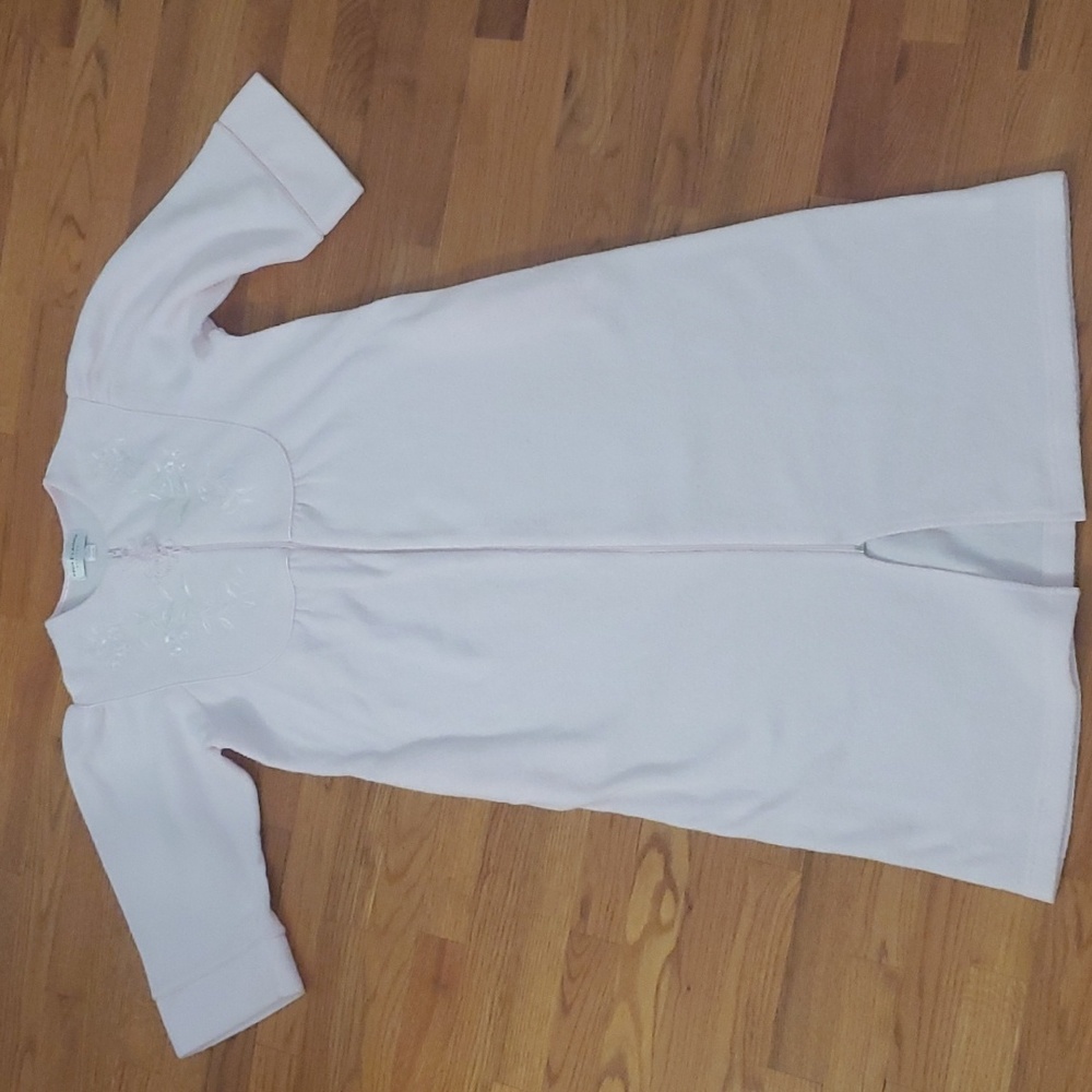 Miss Elaine Embroidered Zip-Front Robe pink size petite small